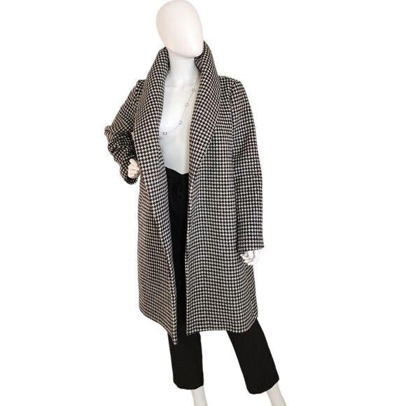 Ann Taylor  - Picture 5 of 15